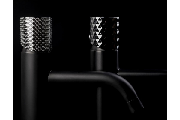 Смеситель Boheme Stick 121-BCR.2 для раковины, black touch chrome, однорычажный, высота излива 7.3 см