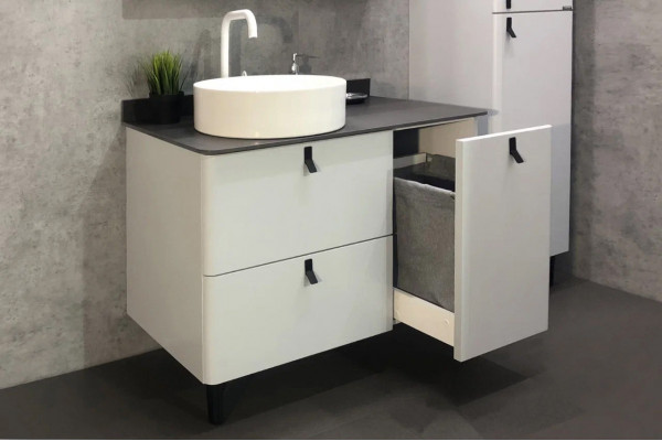 Тумба с раковиной Comforty Сорренто 90H светло-серая, с бельевой корзиной, с ящиками, матовая