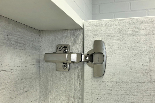 Зеркало-шкаф Comforty Никосия 70 дуб белый с полками, с доводчиками