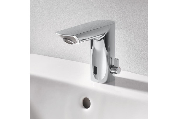 Смеситель Grohe Bau Cosmopolitan E 36451000 для раковины сенсорный, хром