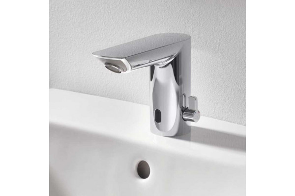 Смеситель Grohe Bau Cosmopolitan E 36453000 для раковины сенсорный, хром