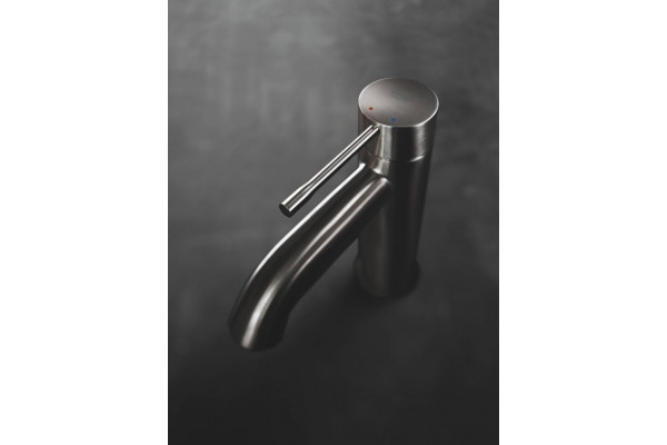 Смеситель Grohe Essence New 23589AL1 для раковины однорычажный, черный