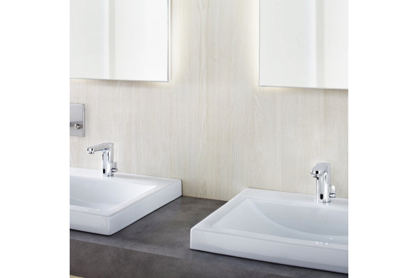 Смеситель Grohe Eurosmart Cosmopolitan E для раковины сенсорный, хром