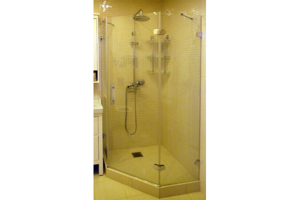 Душевой уголок GuteWetter Lux Festt GK-001 правый 100x100 см стекло бесцветное, фурнитура хром, двери распашные