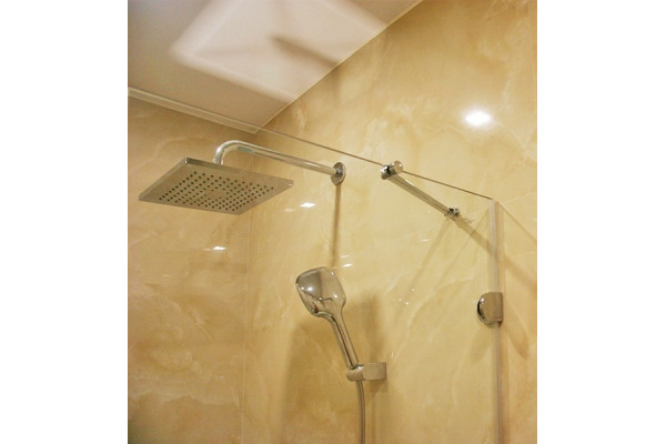 Душевой уголок GuteWetter Lux Festt GK-001 правый 90x90 см стекло бесцветное, фурнитура хром, двери распашные