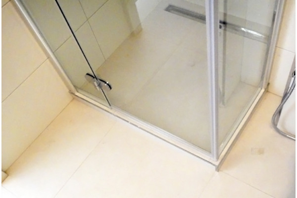 Душевой уголок GuteWetter Lux Square GK-103 левый 90x90 см стекло бесцветное, профиль хром, квадратный, двери распашные