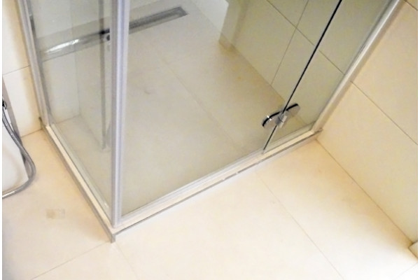 Душевой уголок GuteWetter Lux Square GK-103 правый 100x100 см стекло бесцветное, профиль хром, квадратный, двери распашные