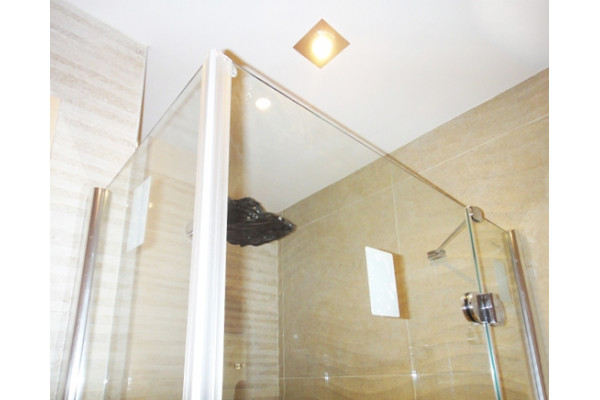 Душевой уголок GuteWetter Lux Square GK-103 правый 100x100 см стекло бесцветное, профиль хром, квадратный, двери распашные