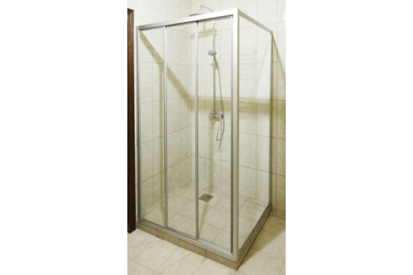 Душевой уголок GuteWetter Practic Square GK-403 левая 120x120 см стекло бесцветное, профиль матовый хром, квадратный, двери раздвижные