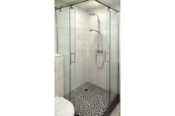 Душевой уголок GuteWetter Slide Square GK-864 75x75 см стекло бесцветное, профиль хром, квадратный, двери раздвижные