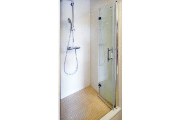 Душевая дверь в нишу GuteWetter Lux Door GK-102A правая 100 см стекло бесцветное, профиль хром, складная