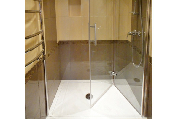Душевая дверь в нишу GuteWetter Lux Door GK-102A правая 80 см стекло бесцветное, профиль хром, складная