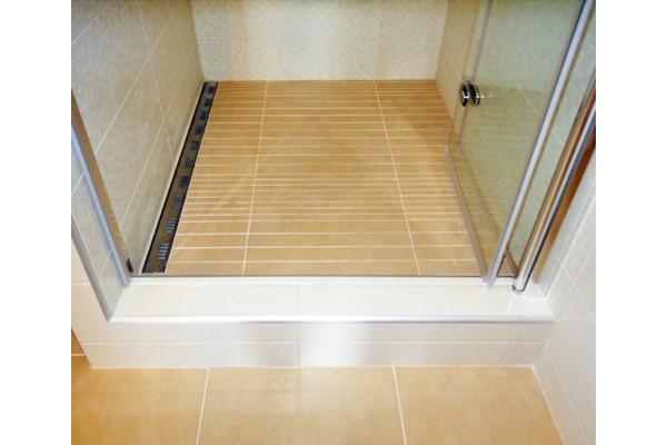 Душевая дверь в нишу GuteWetter Lux Door GK-102A правая 80 см стекло бесцветное, профиль хром, складная
