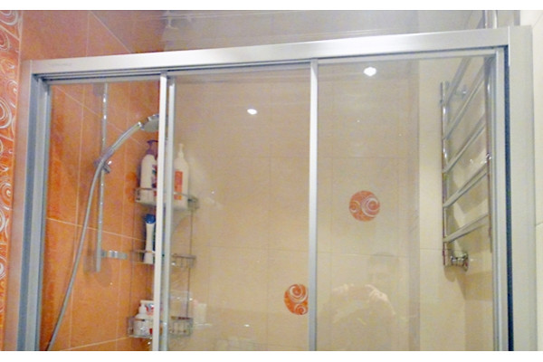 Душевая дверь в нишу GuteWetter Practic Door GK-403A правая 101-105 см стекло бесцветное, профиль матовый хром, раздвижная