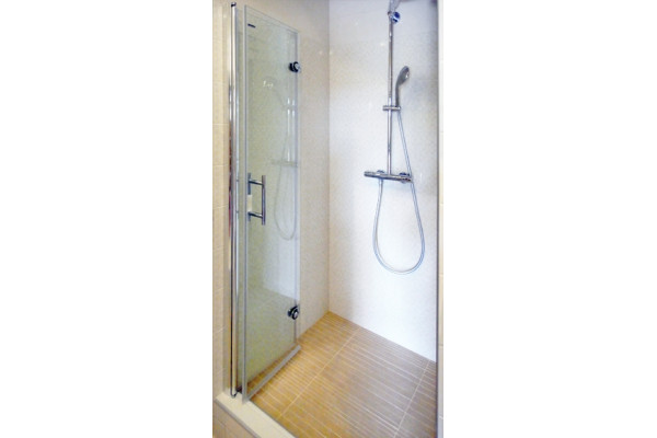Душевая дверь в нишу GuteWetter Lux Door GK-102A левая 95 см стекло бесцветное, профиль хром, складная