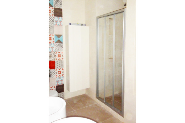 Душевая дверь в нишу GuteWetter Practic Door GK-403 128-132 см стекло бесцветное, профиль матовый хром, раздвижная