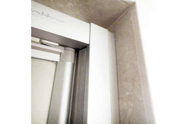 Душевая дверь в нишу GuteWetter Practic Door GK-401 правая 73-77 см стекло бесцветное, профиль матовый хром, распашная