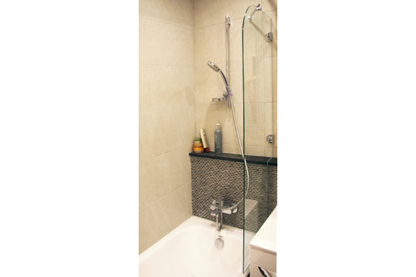 Шторка на ванну GuteWetter Lux Pearl GV-001A правая 60 см стекло бесцветное, фурнитура хром в современном стиле