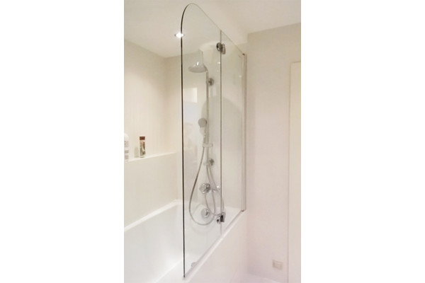 Шторка на ванну GuteWetter Lux Pearl GV-102 правая 110 см стекло бесцветное, профиль хром, складная