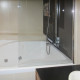 Шторка на ванну GuteWetter Lux Pearl GV-601A правая 70 см стекло бесцветное, профиль хром в современном стиле