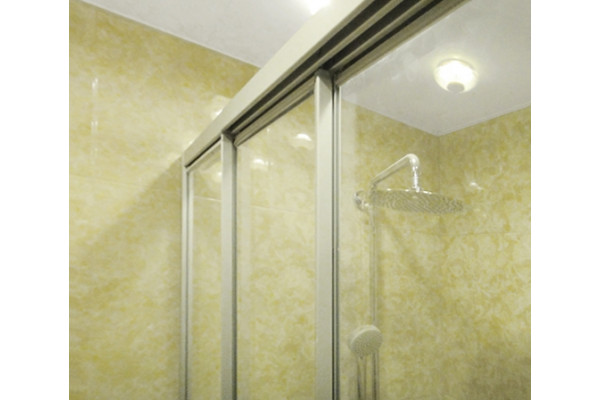 Душевой уголок GuteWetter Practic Rectan GK-403 левая 135x80 см стекло бесцветное, профиль матовый хром, прямоугольный, двери раздвижные