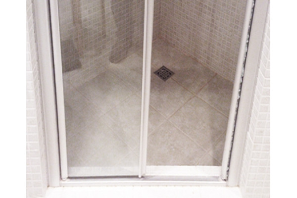 Душевая дверь в нишу GuteWetter Practic Door GK-402 93-97 см стекло бесцветное, профиль матовый хром, распашная