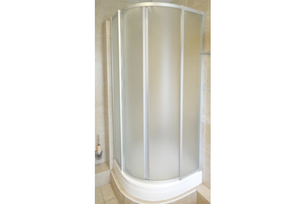 Душевой уголок GuteWetter Practic Round GK-401 100 см стекло матовое, профиль матовый хром, четверть круга, двери раздвижные
