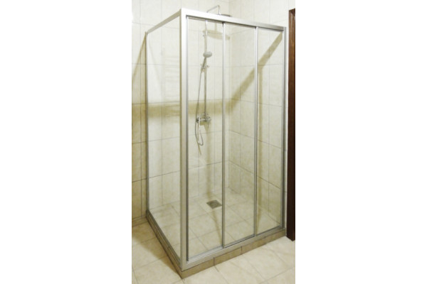 Душевой уголок GuteWetter Practic Square GK-403 правая 90x90 см стекло бесцветное, профиль матовый хром, квадратный, двери раздвижные