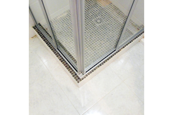 Душевой уголок GuteWetter Practic Square GK-422 70x70 см стекло бесцветное, профиль матовый хром, квадратный, двери раздвижные