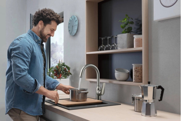 Смеситель Hansgrohe Focus M42 71802800 для кухонной мойки, сталь, однорычажный, высота излива 22.3 см