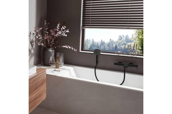 Смеситель Hansgrohe Vivenis 75420670 для ванны с душем, матовый черный, однорычажный, длина излива 21.6 см