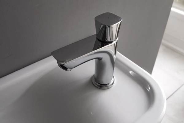 Кран Hansgrohe Logis 71120000 для раковины, хром, двухвентильный, высота излива 7.9 см
