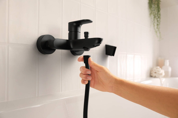 Смеситель для ванны с душем Hansgrohe Rebris S 72440670 черный матовый, однорычажный, длина излива 17.3 см