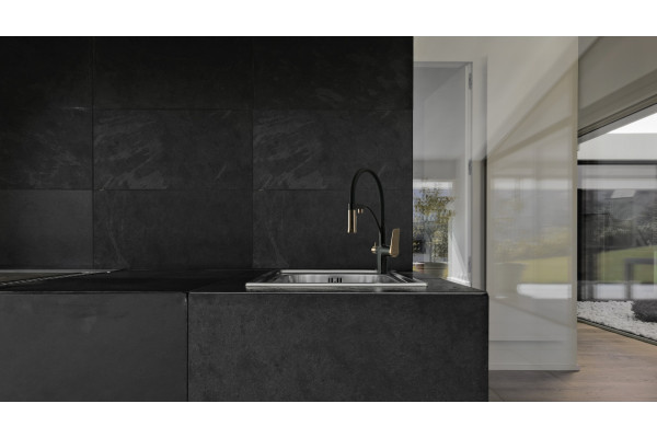 Смеситель Lemark Bronx LM3761BLR для кухонной мойки, черный/золото, однорычажный, высота излива 20.6 см